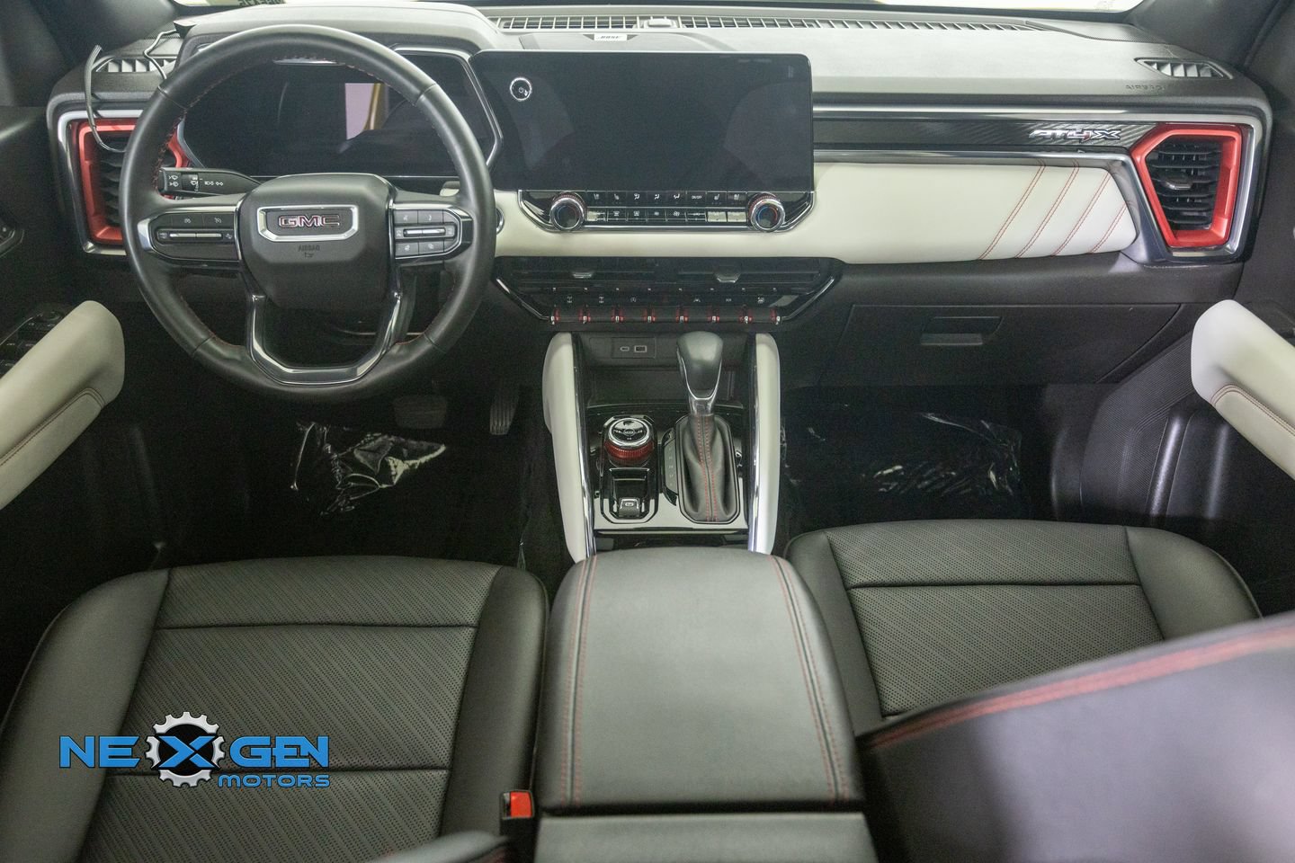 Used 2023 GMC Canyon AT4X AWD/4WD image 3