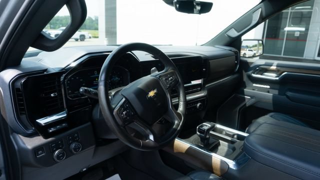 Used 2023 Chevrolet Silverado 1500 High Country w/ High Country Premium Package AWD/4WD image 11