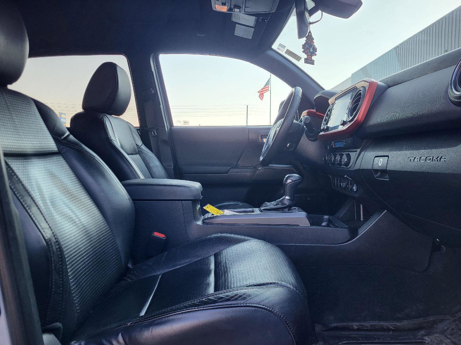 Used 2020 Toyota Tacoma TRD Sport image 12