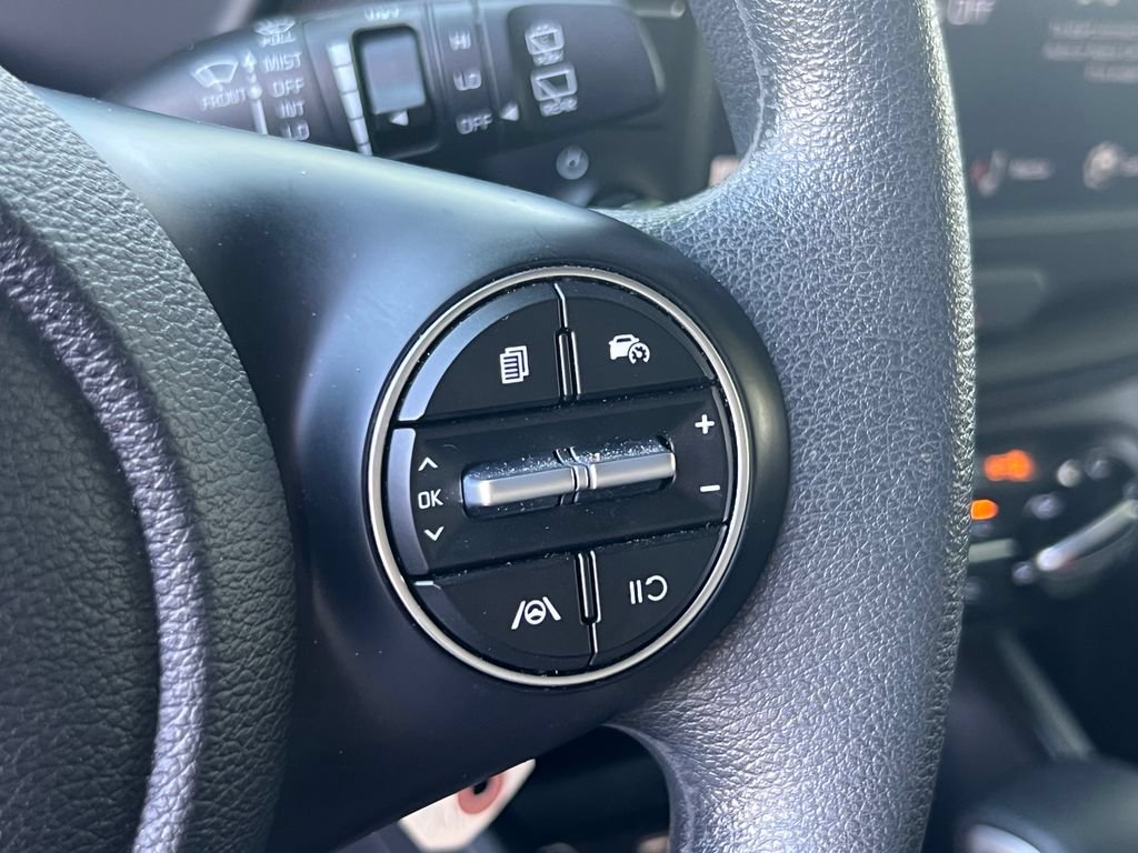 Used 2025 Kia Soul LX w/ LX Technology Package FWD image 22
