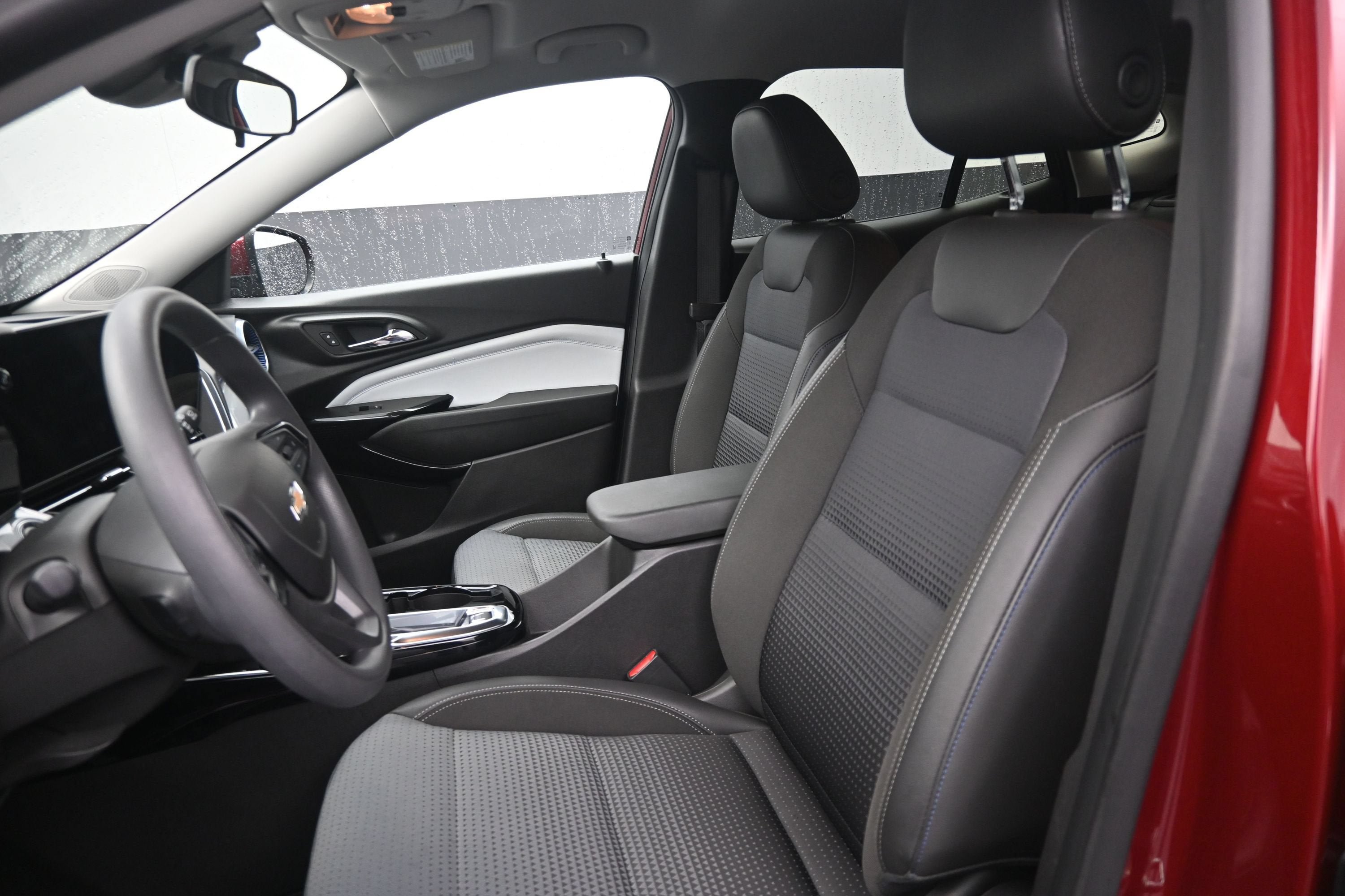 Used 2024 Chevrolet Trax LT FWD image 9