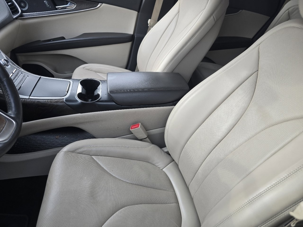 Used 2020 Lincoln Nautilus Reserve image 17