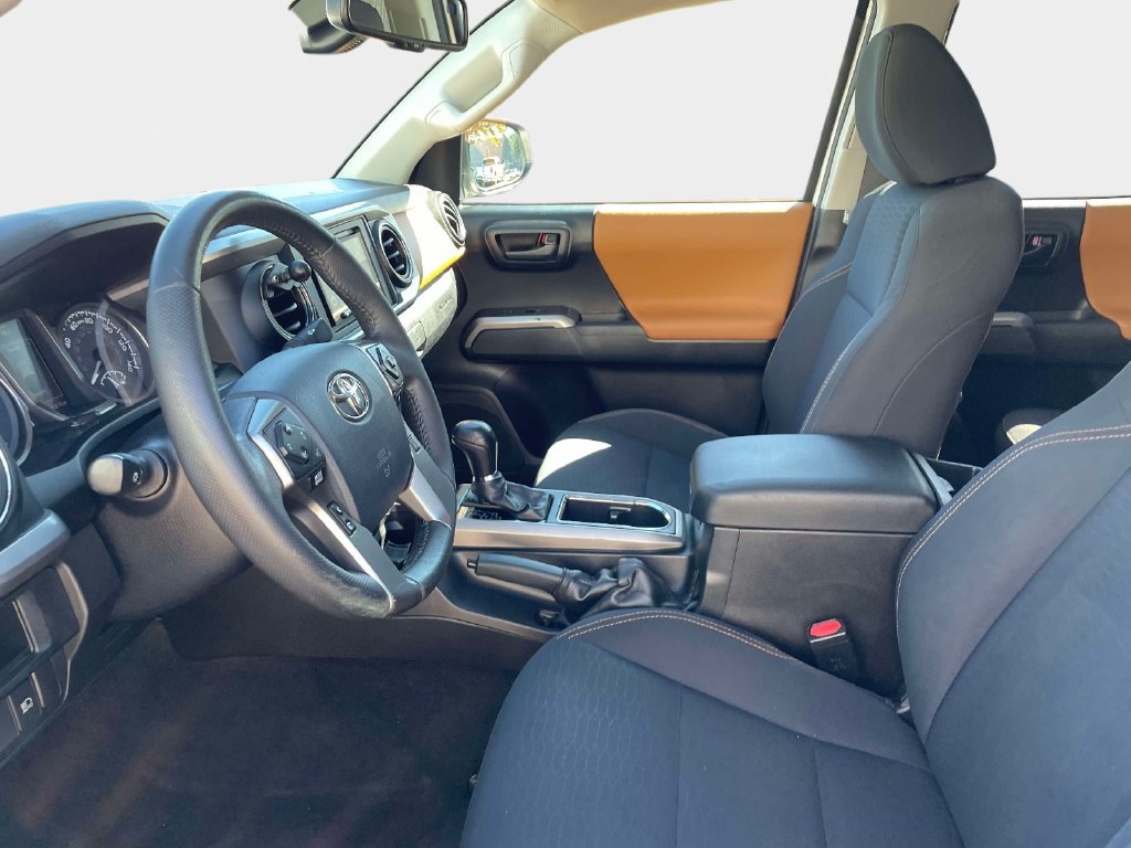 Used 2018 Toyota Tacoma SR5 RWD image 22