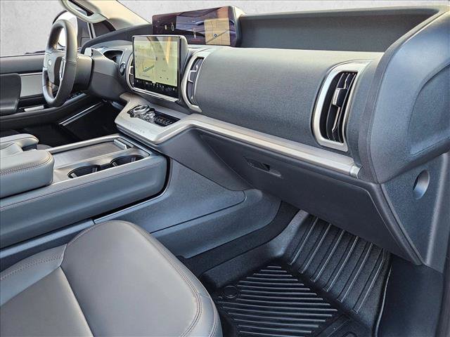 Used 2025 Ford Expedition Active RWD image 21