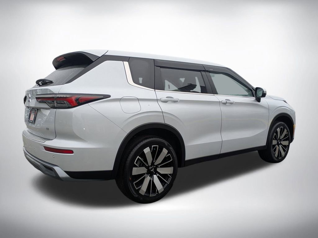 New 2026 Mitsubishi Outlander SE FWD image 3