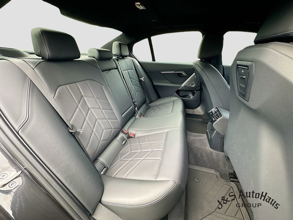 Used 2024 BMW i5 M60 w/ Premium Package image 33