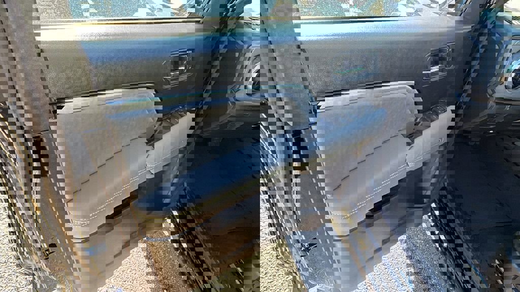 New 2026 Chevrolet Colorado ZR2 w/ Technology Package image 11