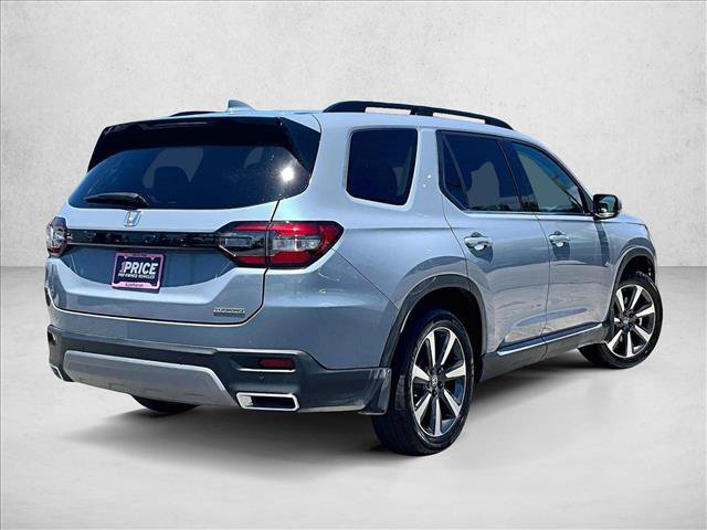 Used 2025 Honda Pilot Touring image 2