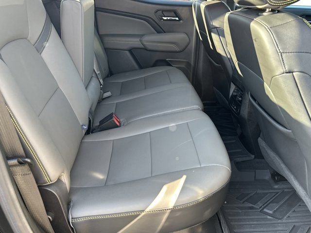 Used 2024 Chevrolet Colorado ZR2 w/ ZR2 Convenience Package III image 17