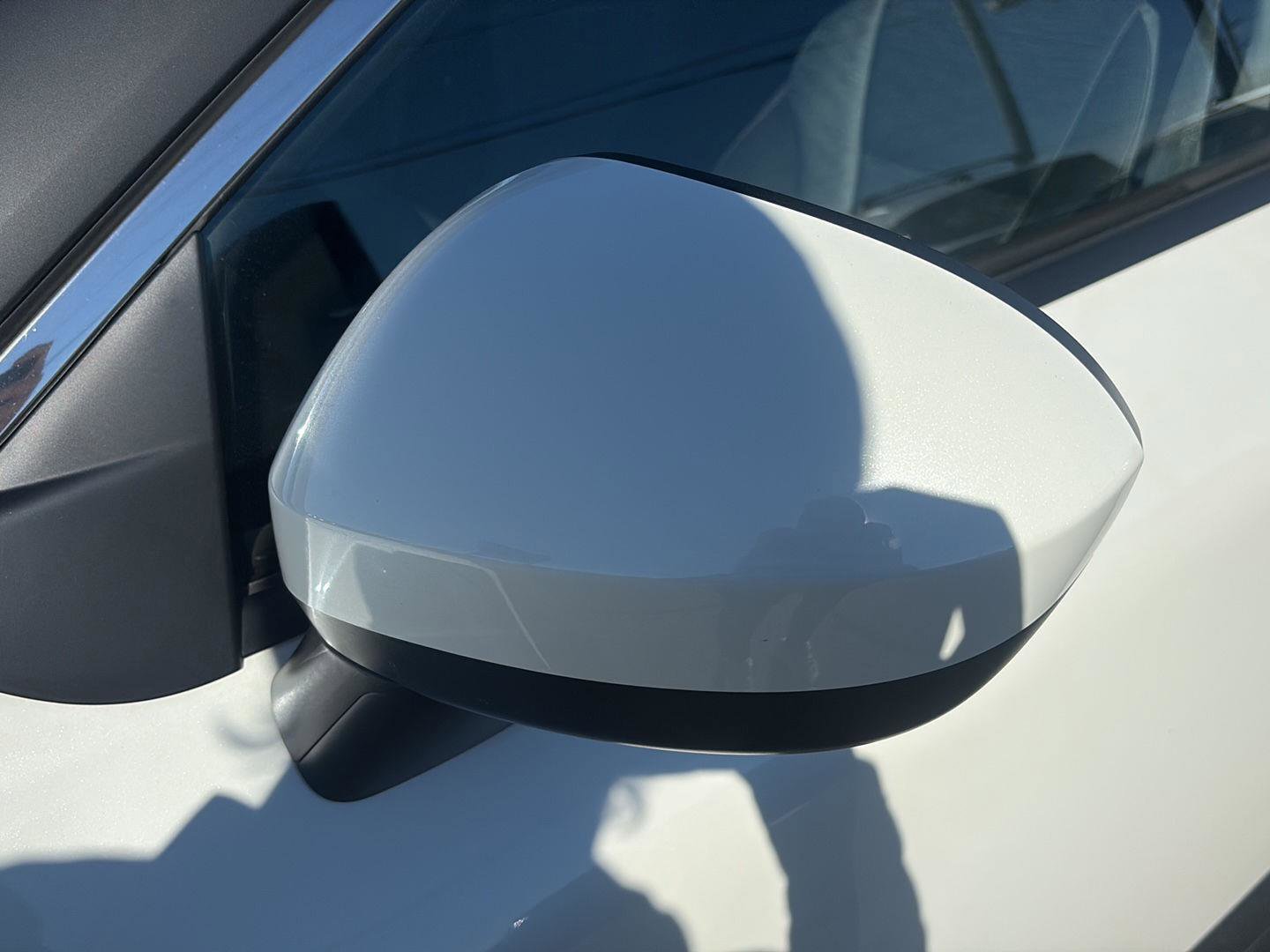 Used 2023 Nissan Rogue SV image 12