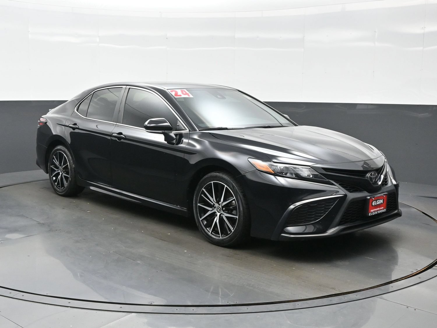 Used 2024 Toyota Camry SE FWD image 8