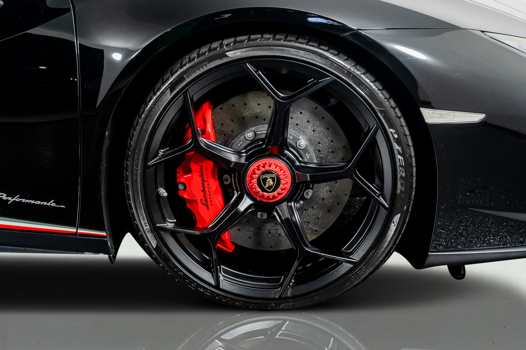 Used 2018 Lamborghini Huracan Performante image 8