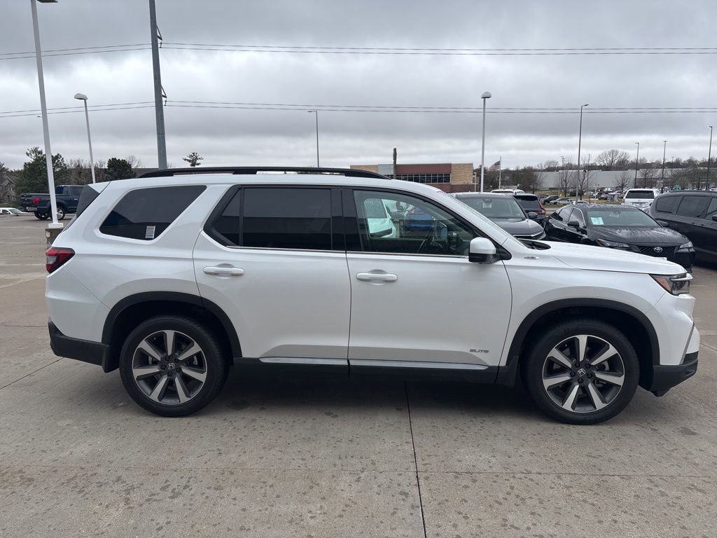 Certified 2025 Honda Pilot Elite image 4