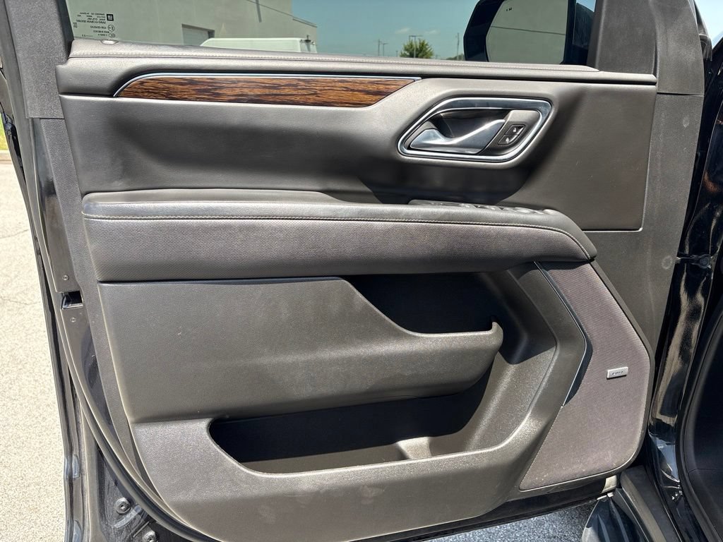 Used 2023 Chevrolet Tahoe Premier w/ Premium Package 2 AWD/4WD image 6