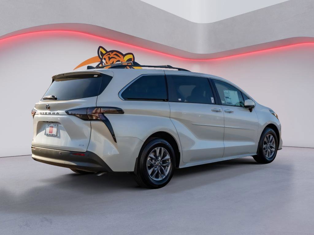 New 2026 Toyota Sienna XLE image 5