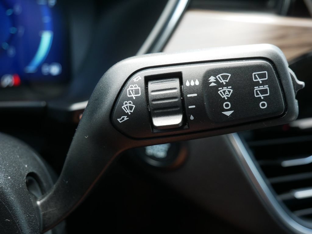 Certified 2020 Ford Escape Titanium AWD/4WD image 28