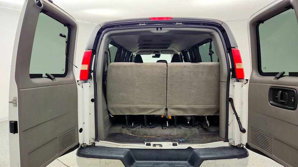 Used 2019 Chevrolet Express 3500 LT w/ LT Preferred Equipment Group RWD image 19