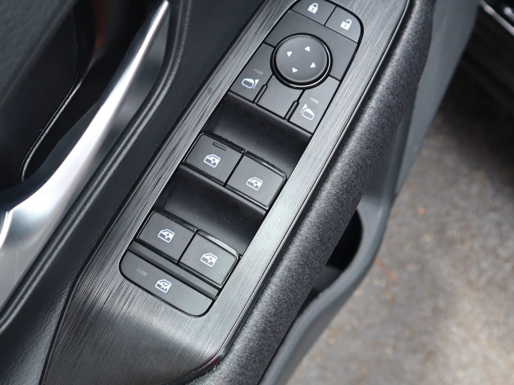 Used 2025 Nissan Kicks SV image 17