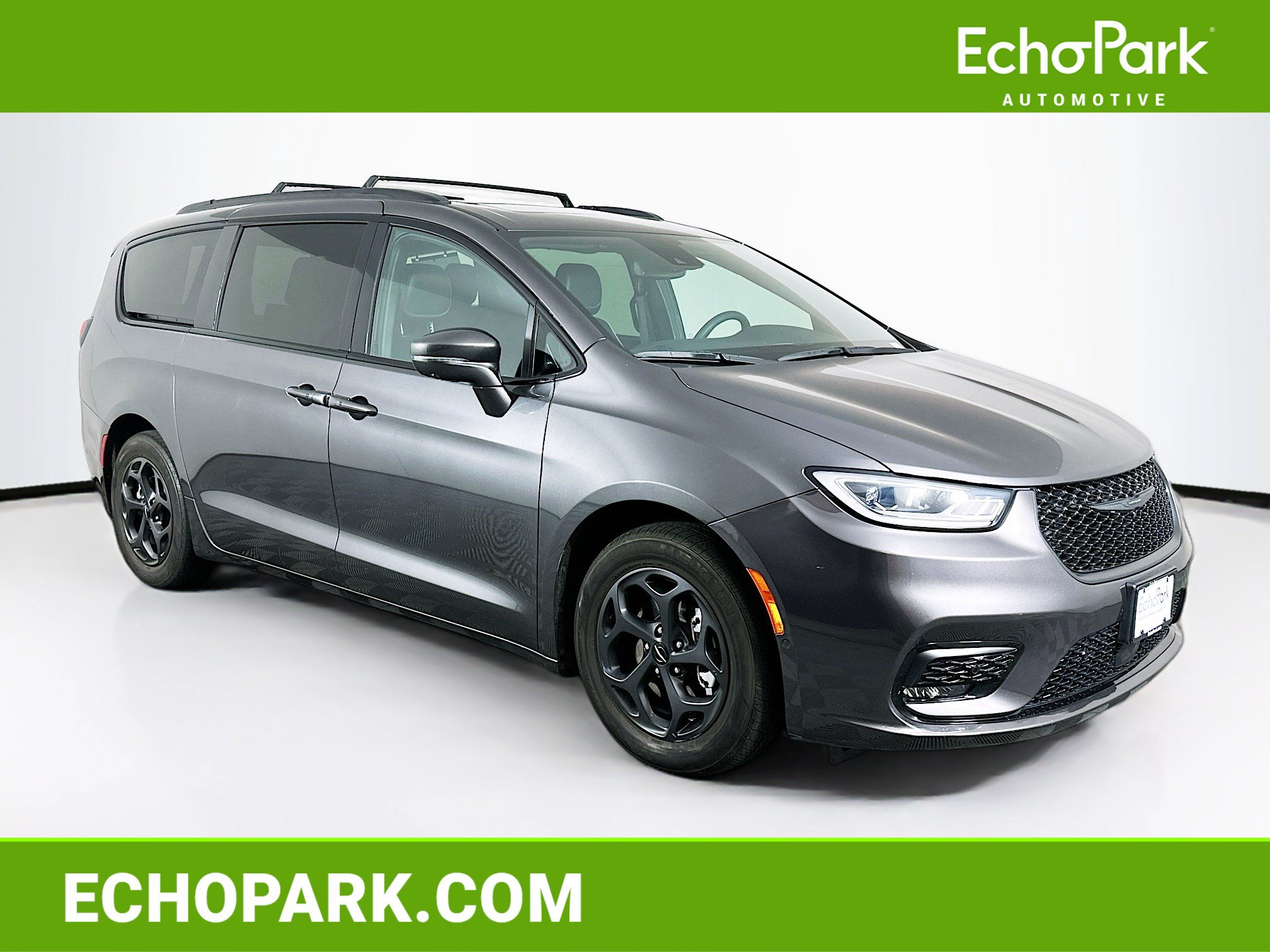 Used 2022 Chrysler Pacifica Limited w/ Uconnect Theater Family Group
