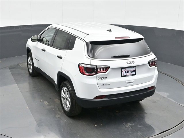 Used 2025 Jeep Compass Sport image 27