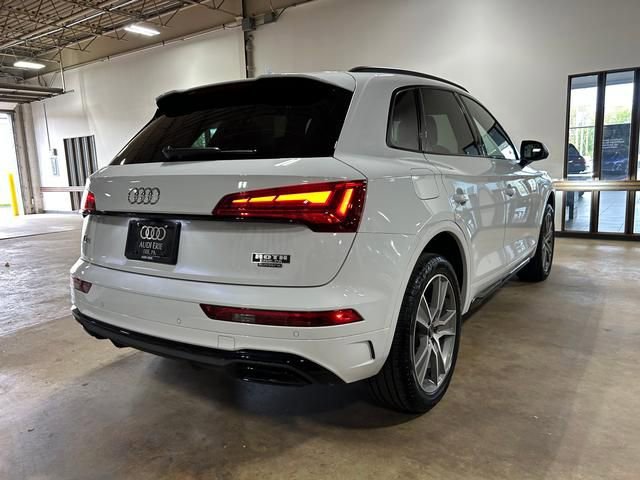 Certified 2025 Audi Q5 2.0T Premium w/ Convenience Plus Package image 3