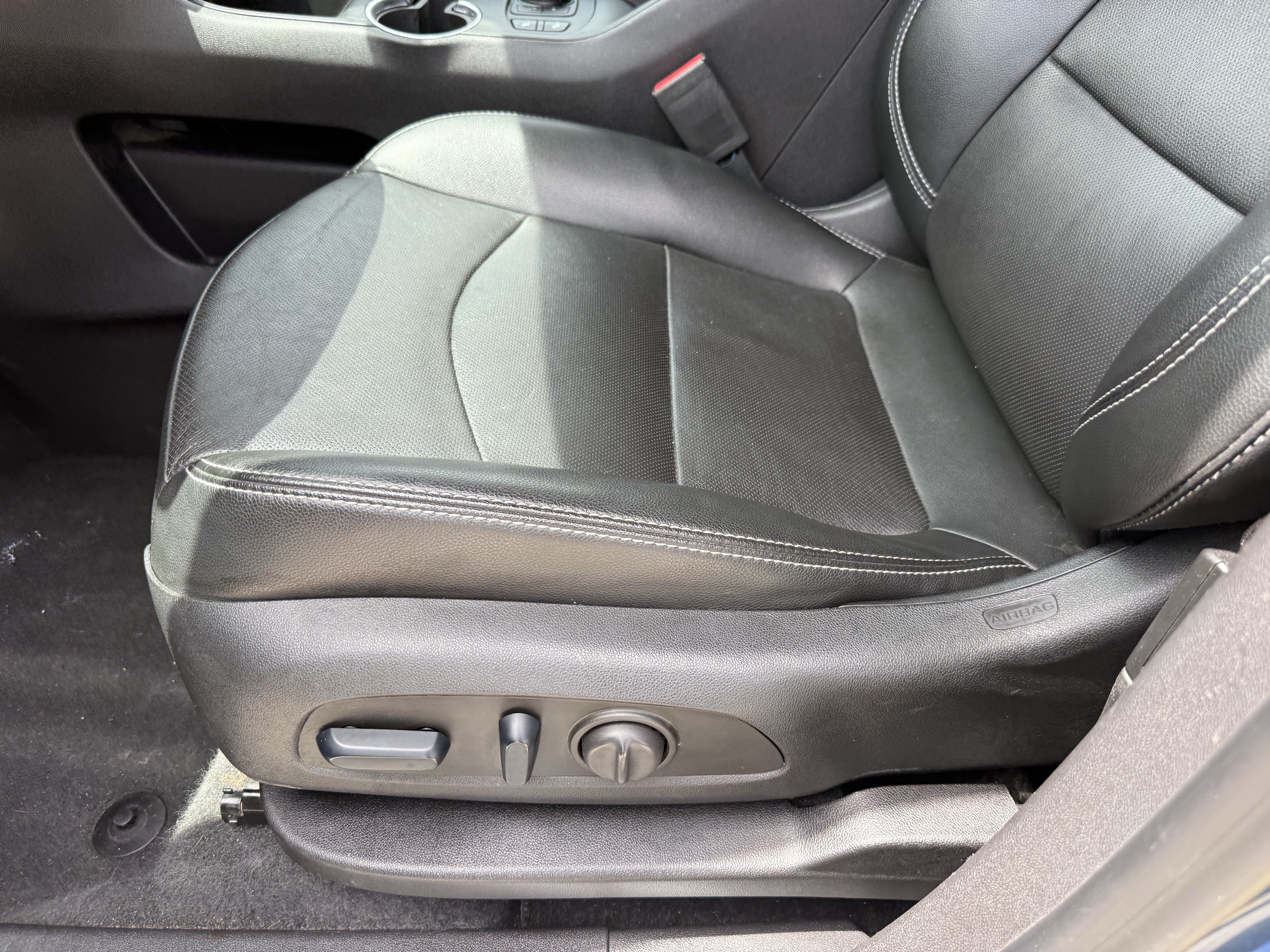 Used 2024 GMC Terrain SLT AWD/4WD image 28