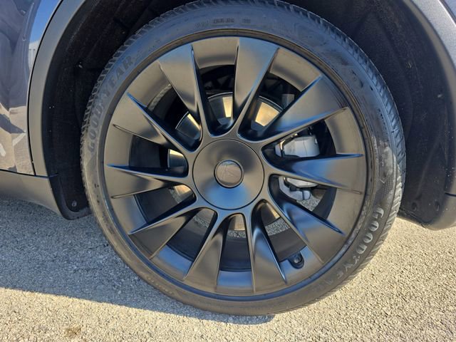 Used 2023 Tesla Model Y Long Range image 31