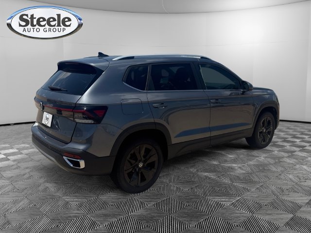 New 2026 Volkswagen Taos SE FWD image 5