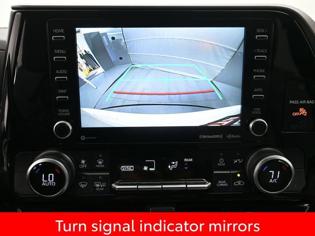 Used 2021 Toyota Highlander LE AWD/4WD image 15