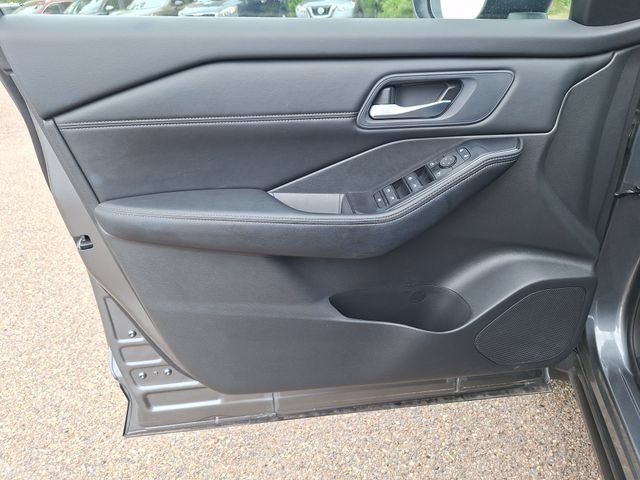 Certified 2024 Nissan Rogue SV w/ SV Premium Package FWD image 11