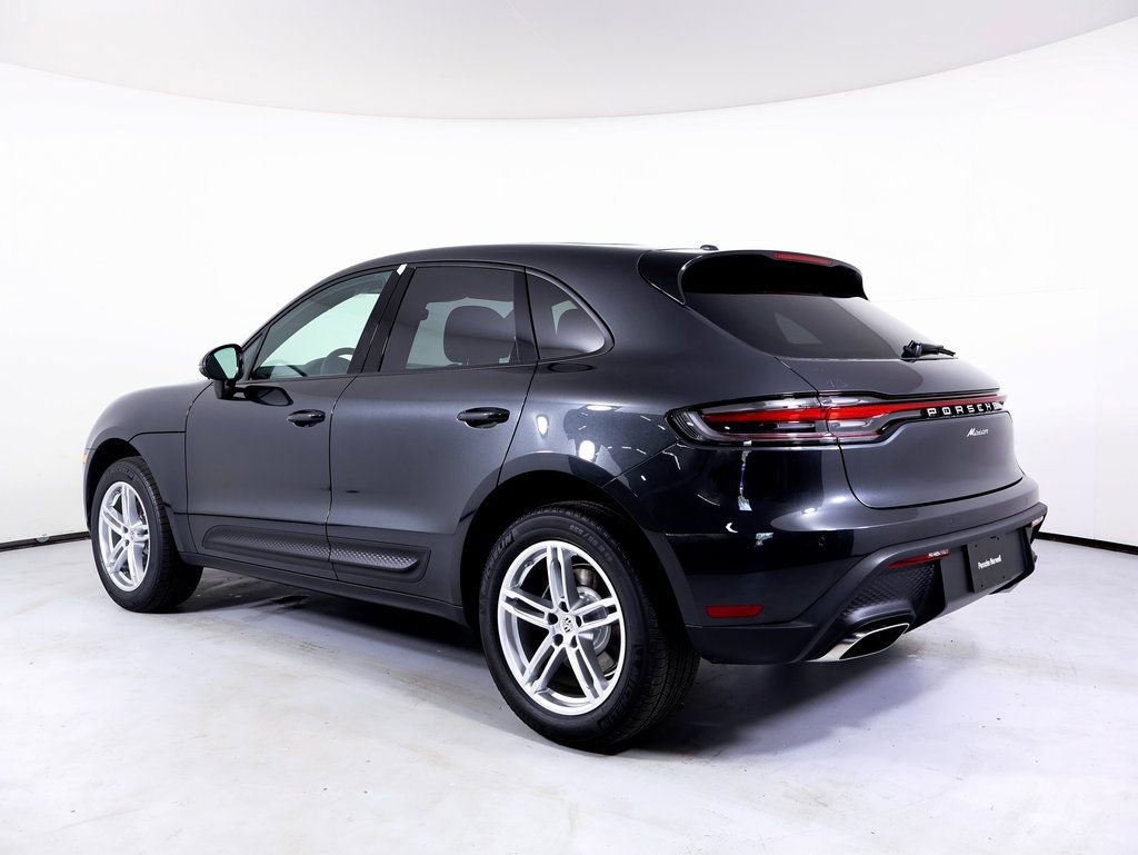 Certified 2025 Porsche Macan image 3