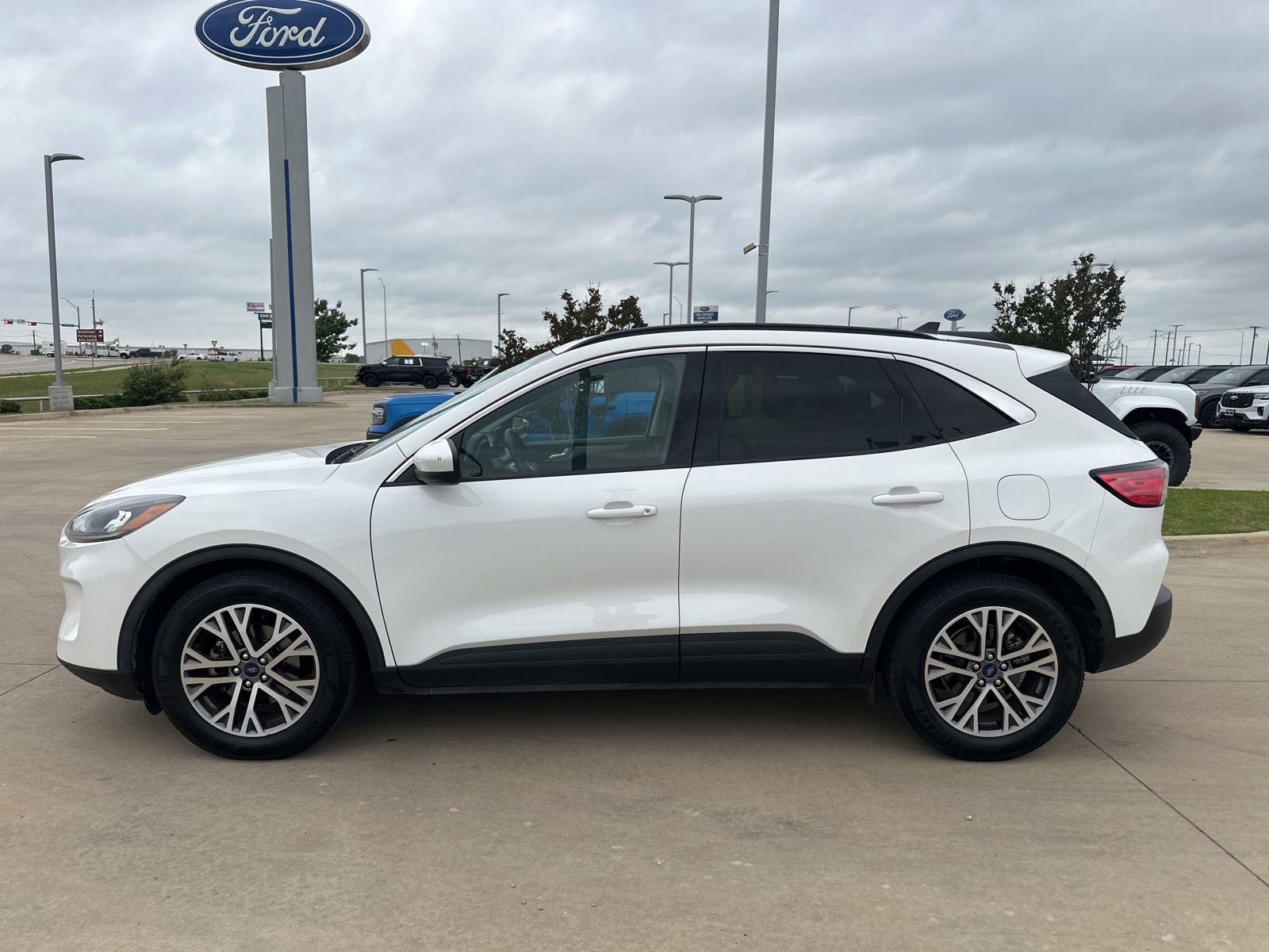 Certified 2021 Ford Escape SEL FWD image 2