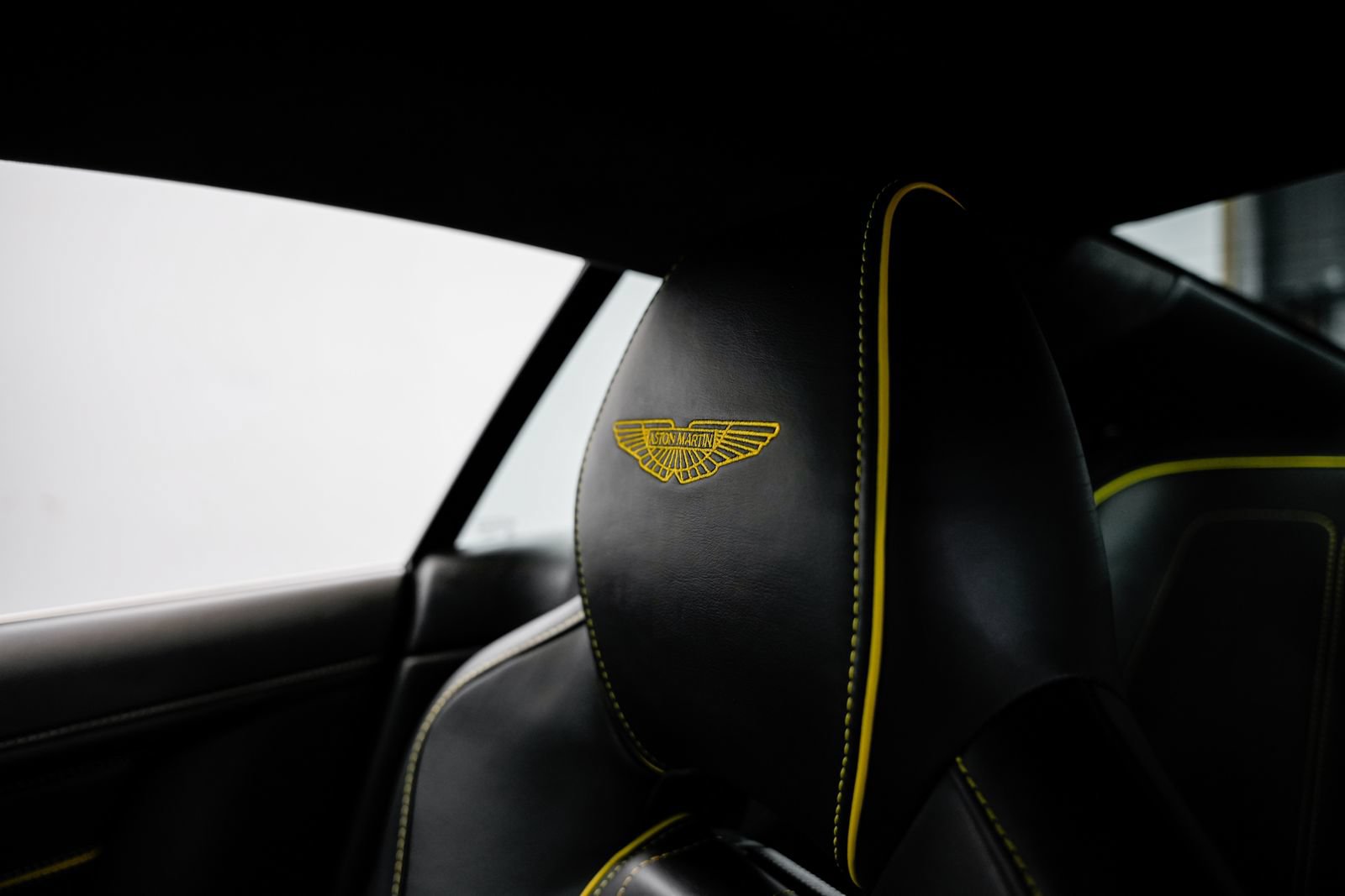 Used 2014 Aston Martin DB9 Coupe RWD image 17
