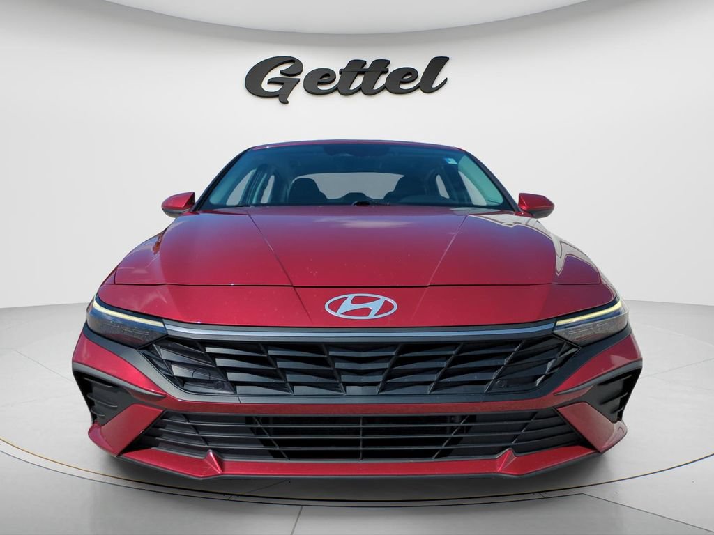 Used 2024 Hyundai Elantra Blue FWD video 2