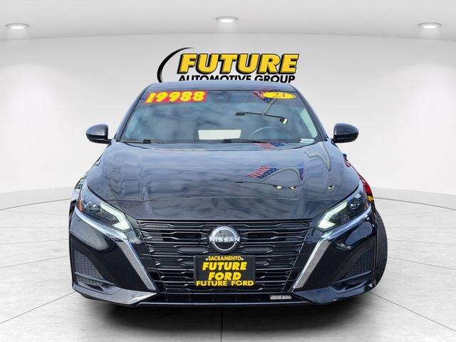 Used 2023 Nissan Altima 2.5 SV w/ SV Premium Package image 2