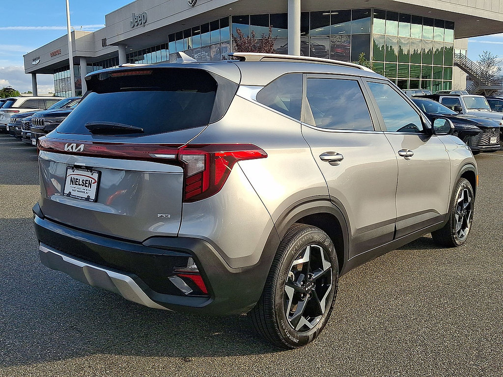 Used 2025 Kia Seltos EX AWD/4WD image 31