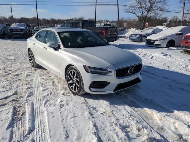 Used 2019 Volvo S60 T5 Momentum w/ Premium Package image 7