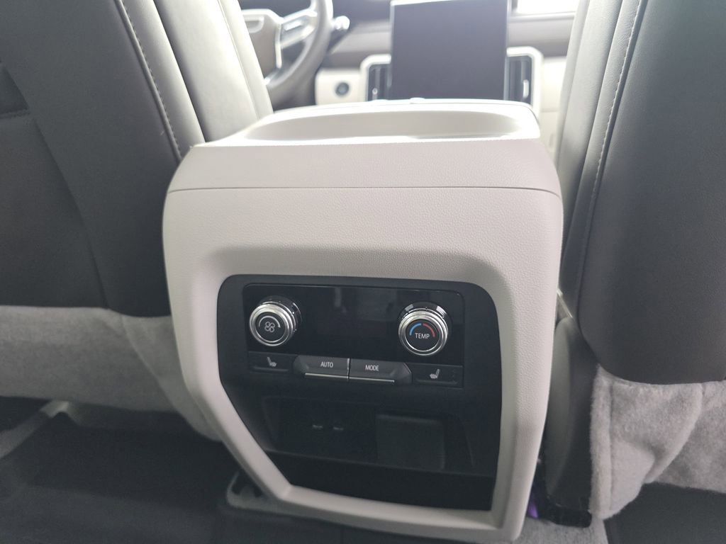 Used 2024 GMC Acadia Denali w/ Super Cruise Package image 33