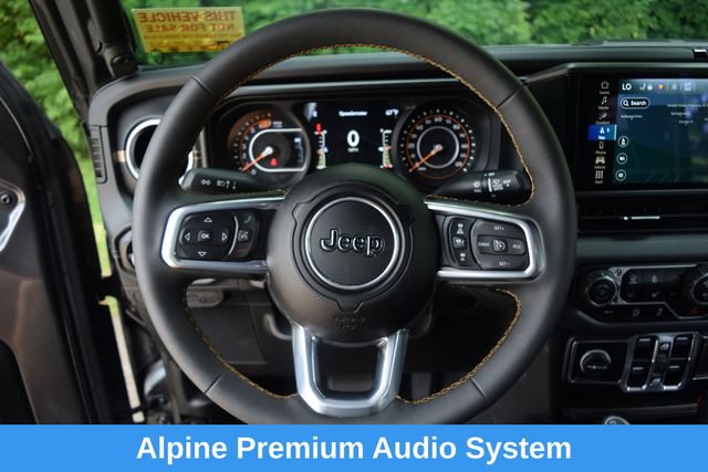 Used 2024 Jeep Wrangler Unlimited Sahara w/ Technology Group AWD/4WD image 4