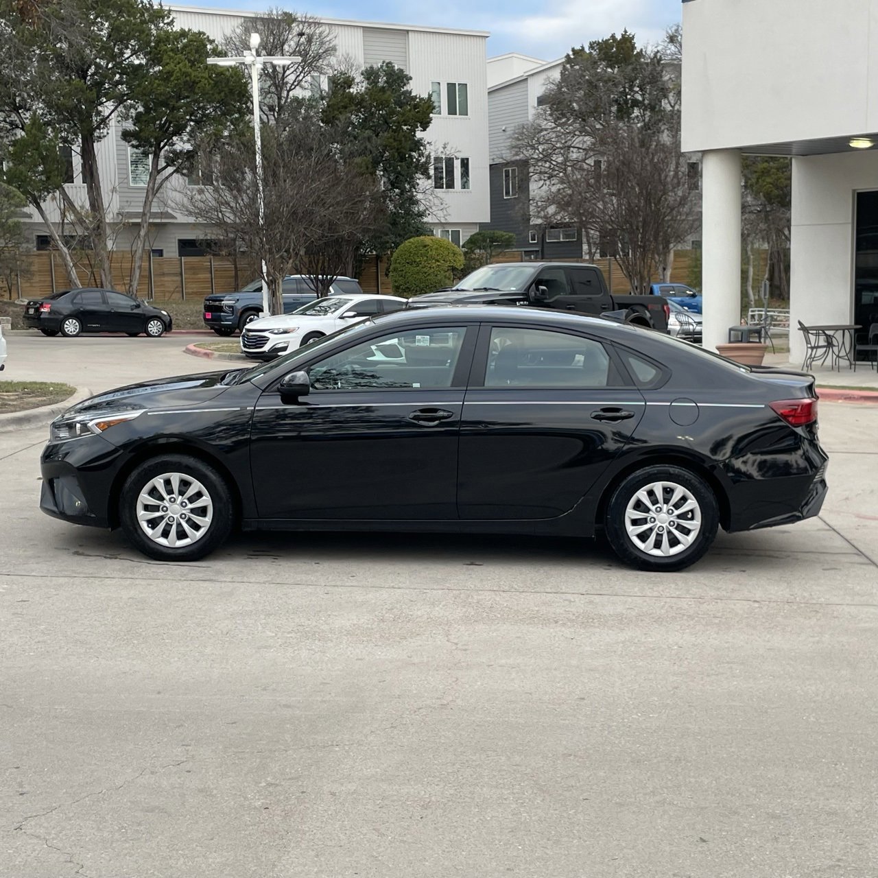 Used 2023 Kia Forte LX image 3