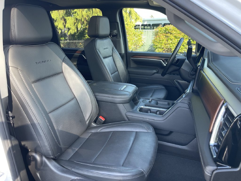 Used 2025 GMC Sierra 3500 Denali w/ Technology Package AWD/4WD image 29