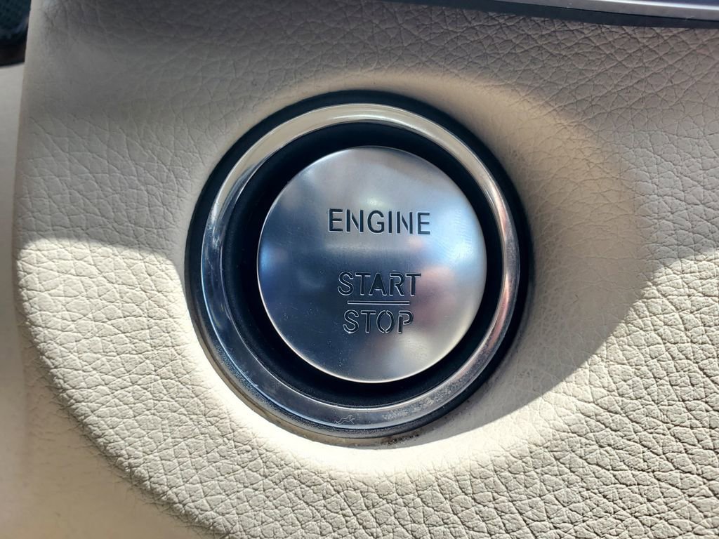 Used 2014 Mercedes-Benz E 350 4MATIC Sedan image 27