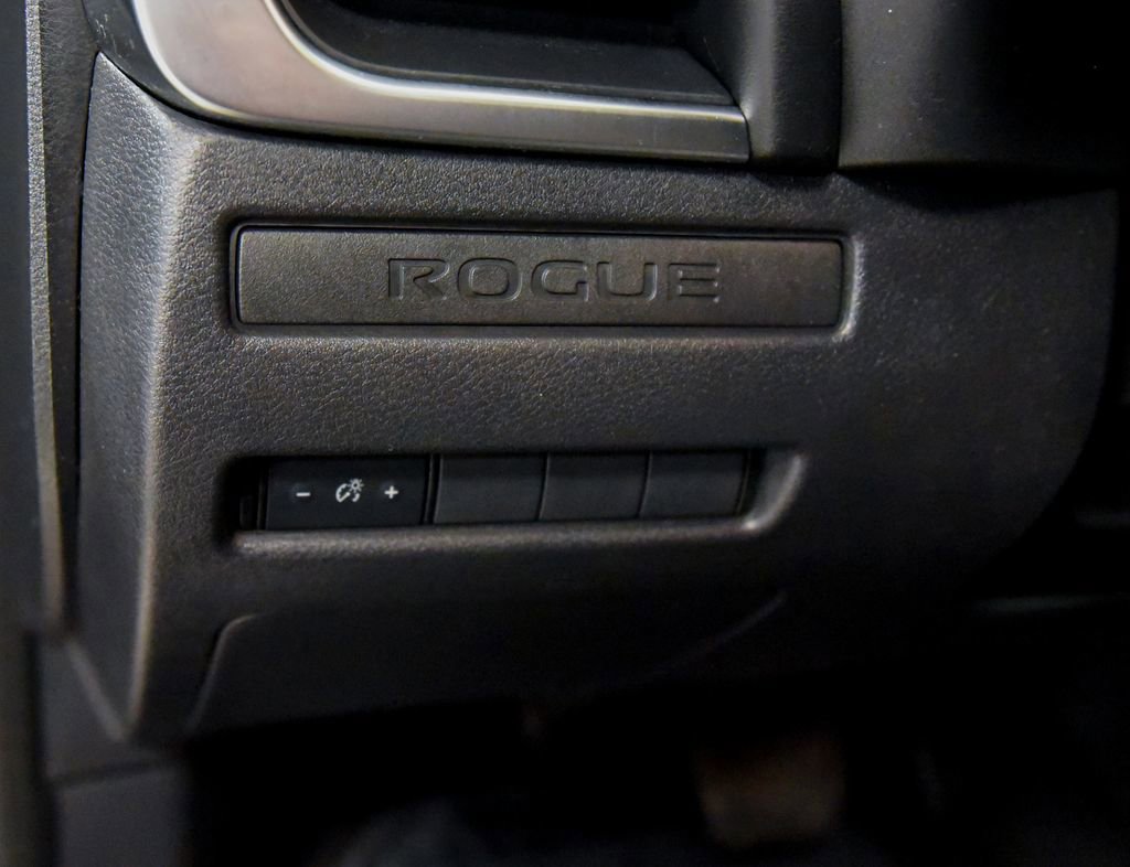 Used 2022 Nissan Rogue S image 16