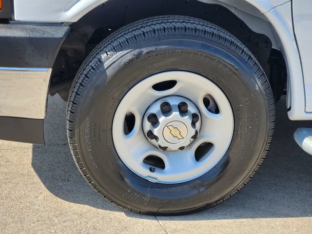 Used 2025 Chevrolet Express 2500 w/ Driver Convenience Package RWD image 16