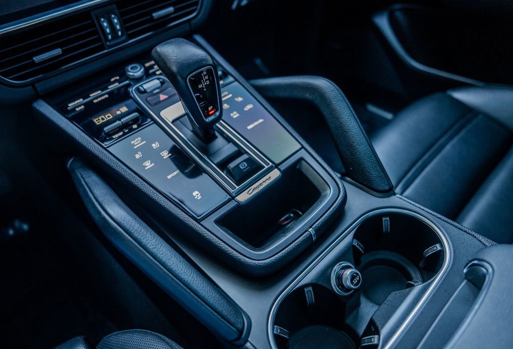 Used 2022 Porsche Cayenne Platinum Edition image 12