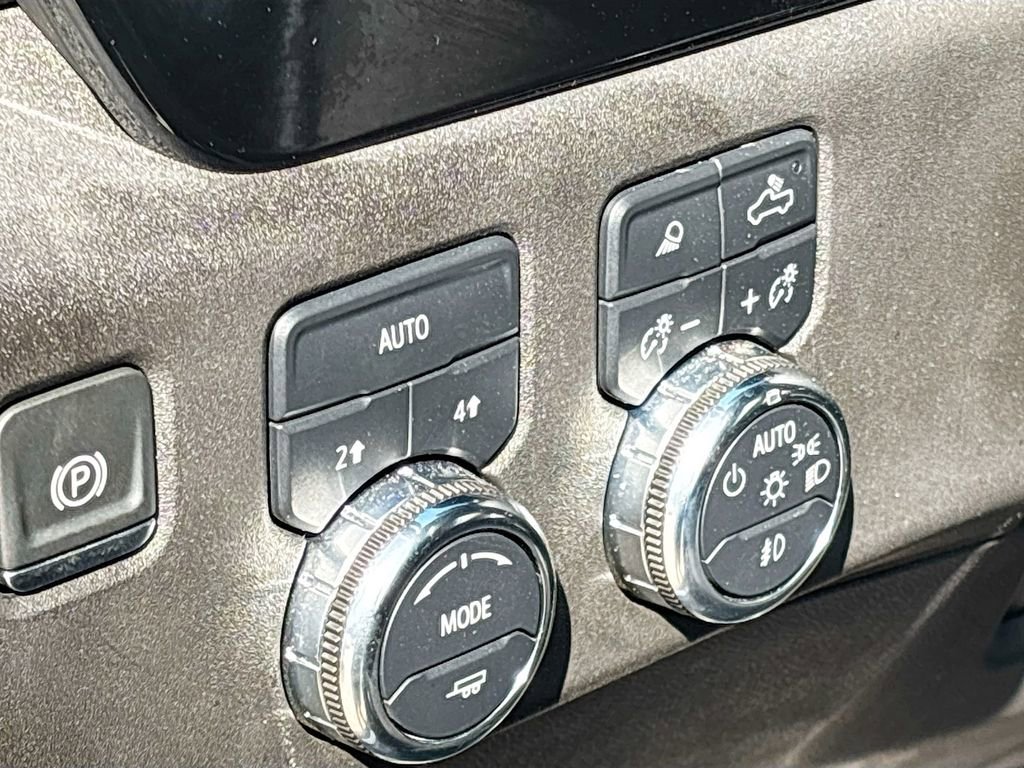 Used 2025 GMC Sierra 1500 SLT image 10