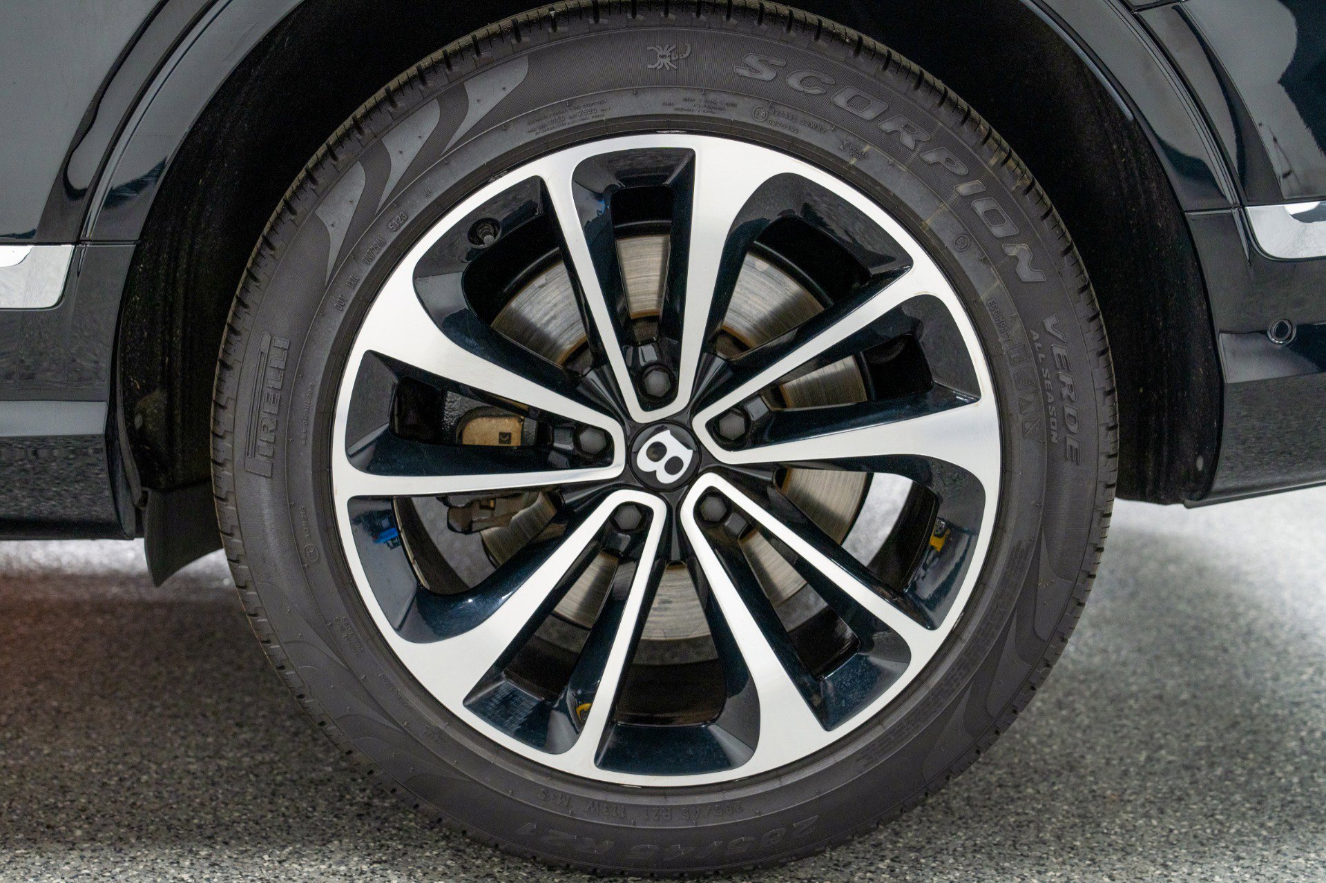 Used 2024 Bentley Bentayga Extended Wheelbase image 10
