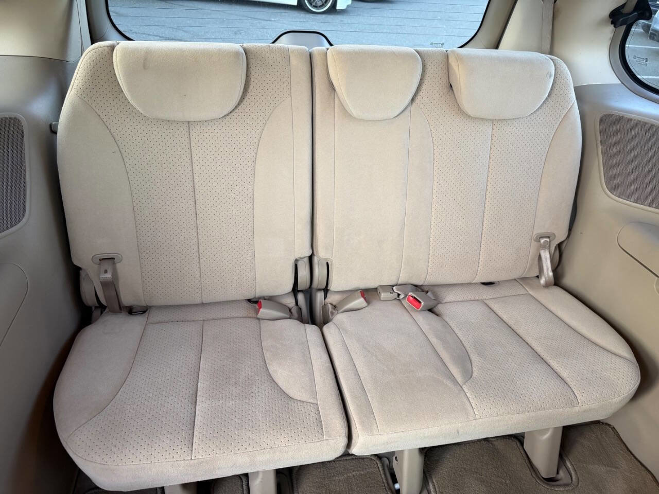 Used 2007 Hyundai Entourage GLS image 22