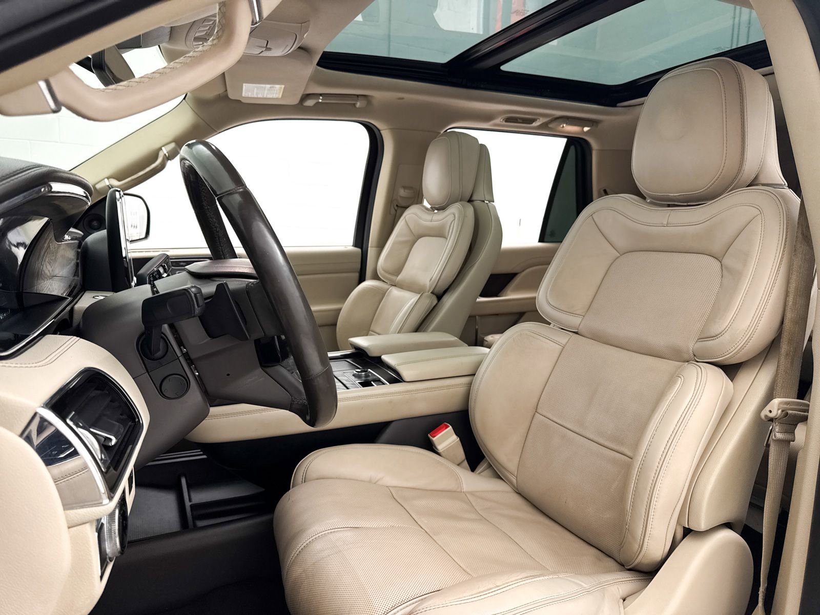 Used 2018 Lincoln Navigator Reserve w/ Technology Package AWD/4WD image 23