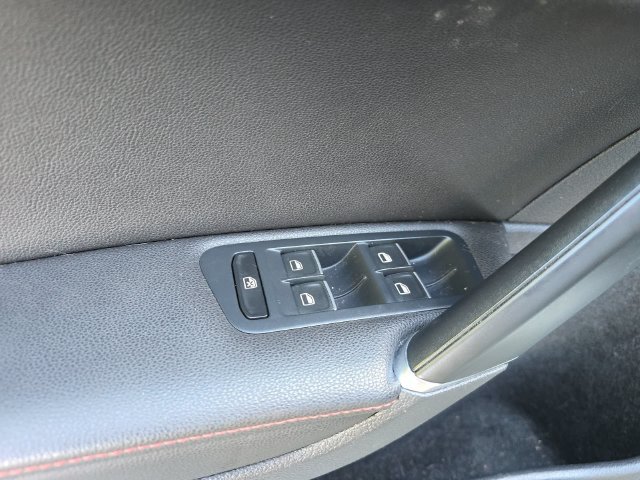 Used 2015 Volkswagen GTI SE FWD image 22